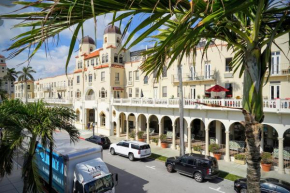 Palm Beach Hotel Petite Retreat 2 blocks to beach!! Historic Landmark